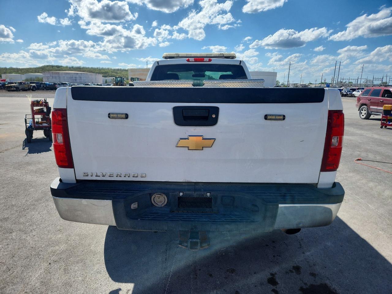 2011 Chevrolet Silverado C2500 Heavy Duty - Фото 6