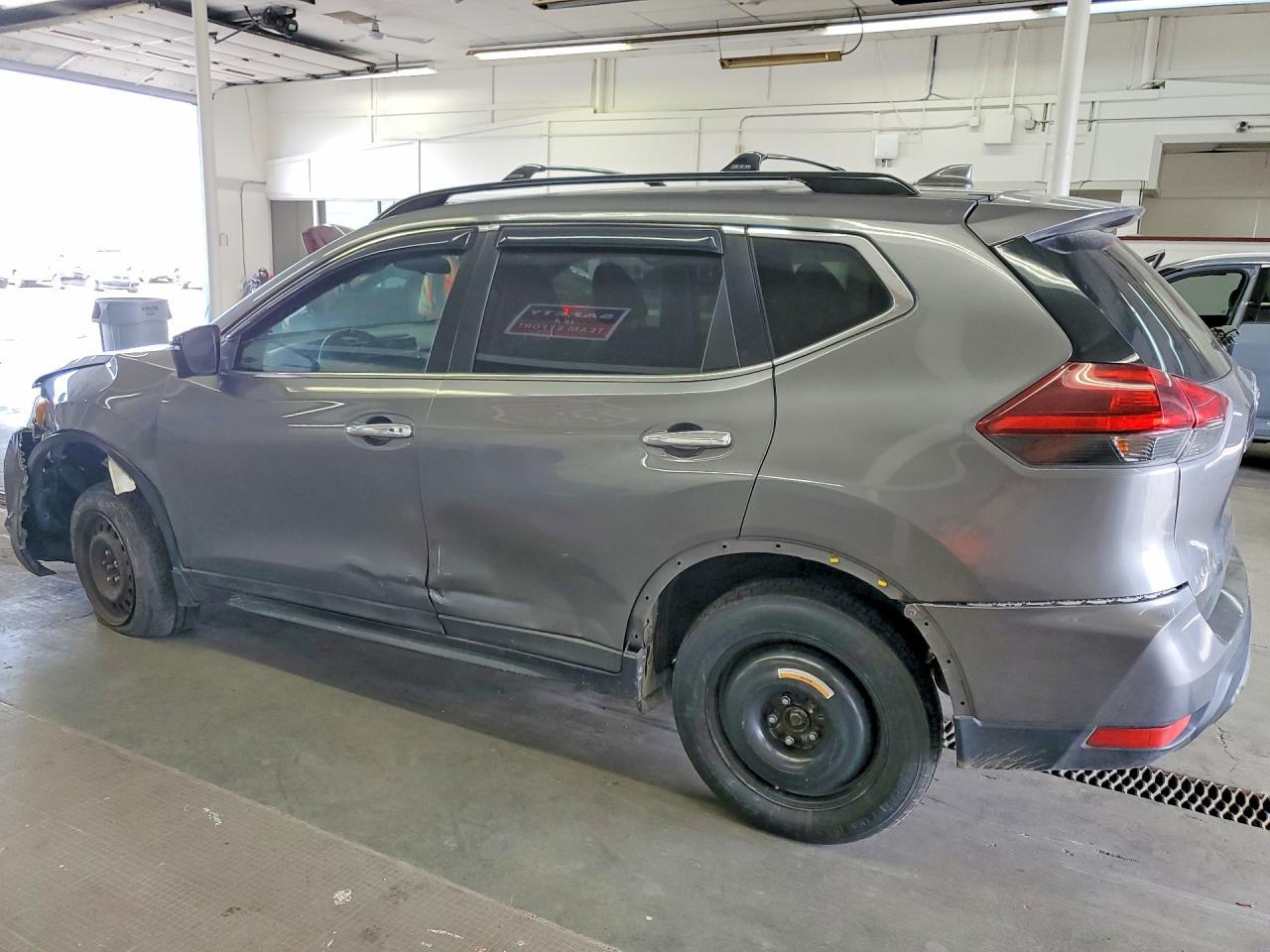 2018 Nissan Rogue Sv - Image 2