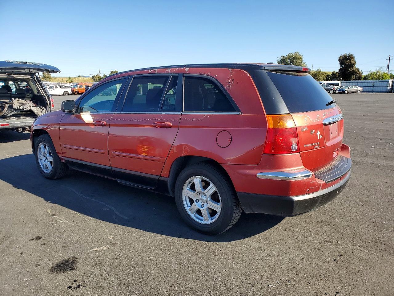 2006 Chrysler Pacifica Touring - Image 2