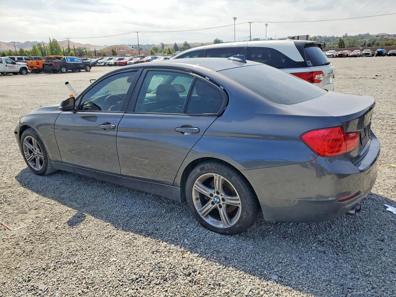 2013 BMW 328 I - Фото 2