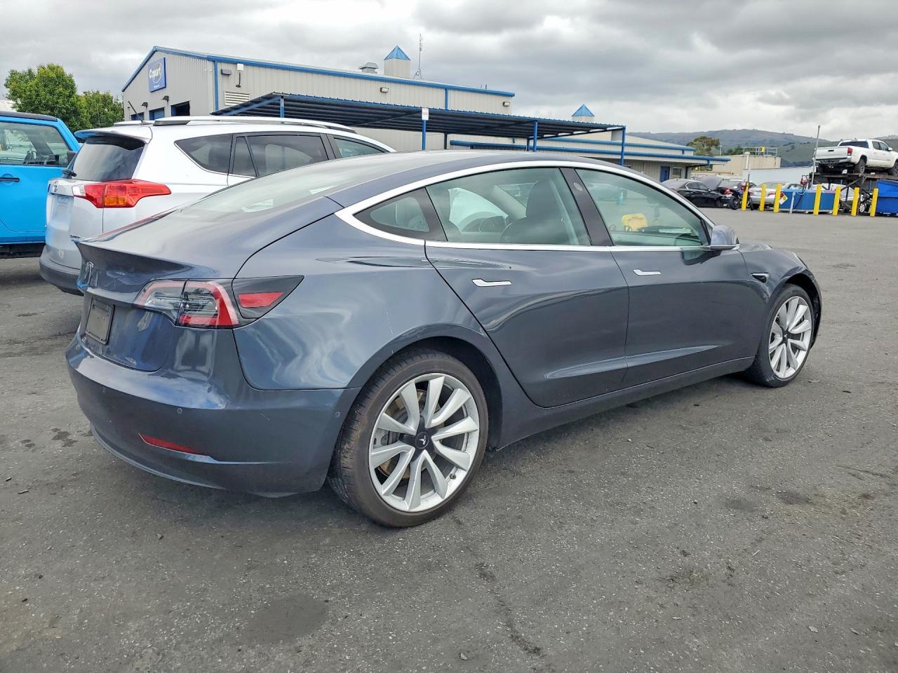 2019 Tesla Model 3 - Image 3