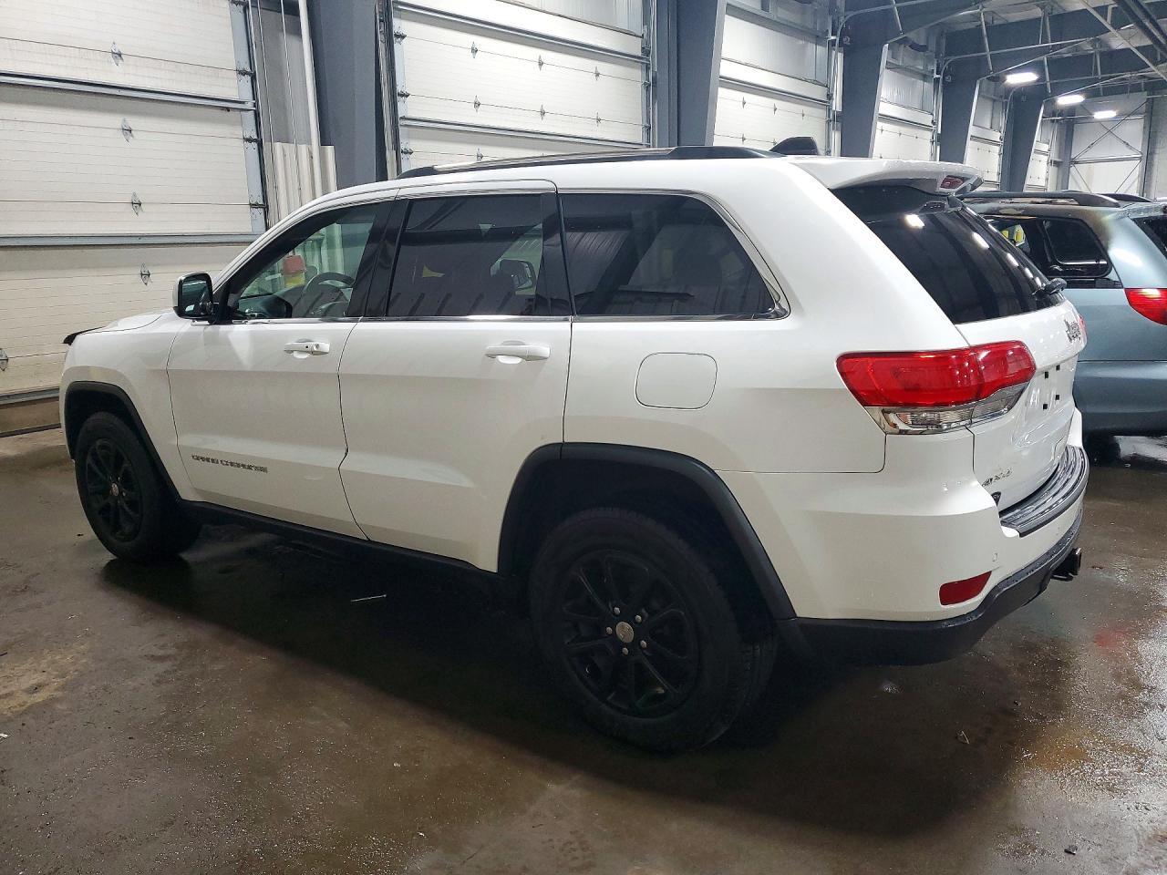 2016 Jeep Grand Cherokee Laredo - Image 2