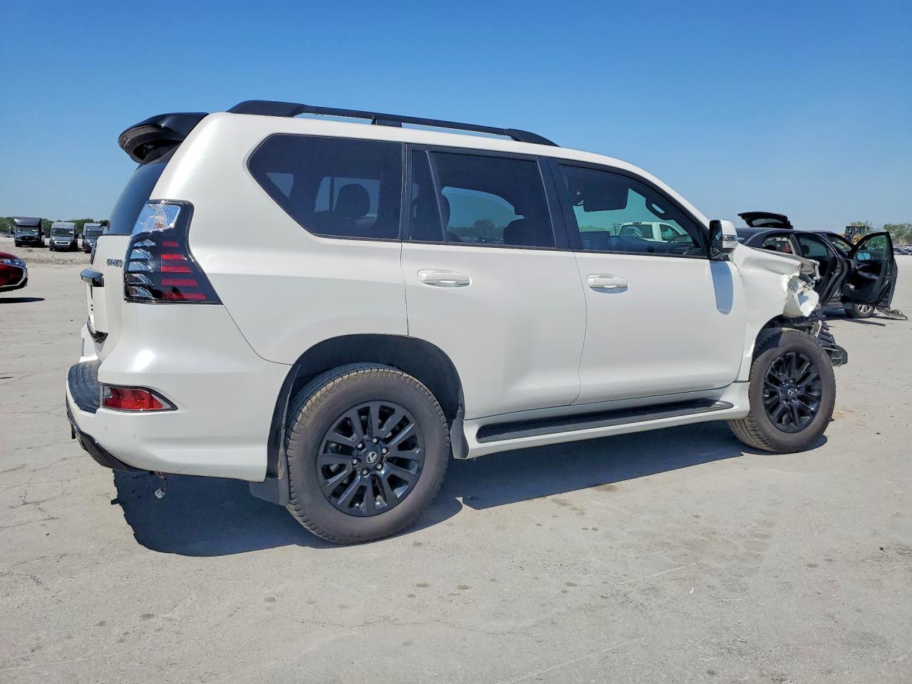 2023 Lexus Gx 460 - Image 3