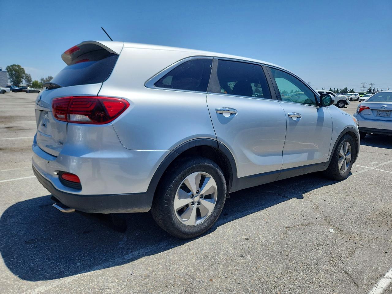 2020 Kia Sorento S - Фото 3