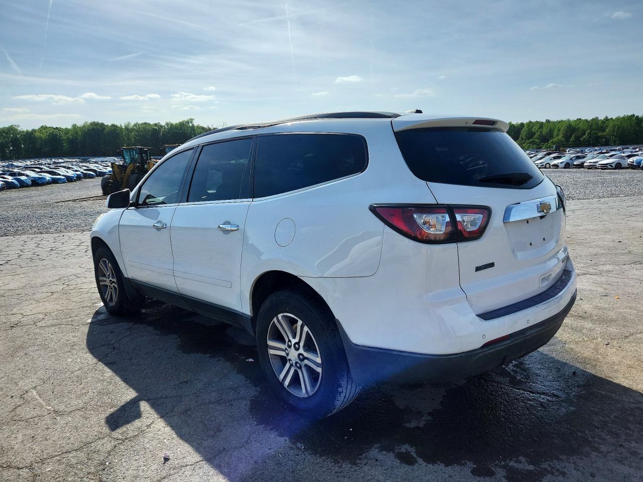 2016 Chevrolet Traverse Lt - Image 2