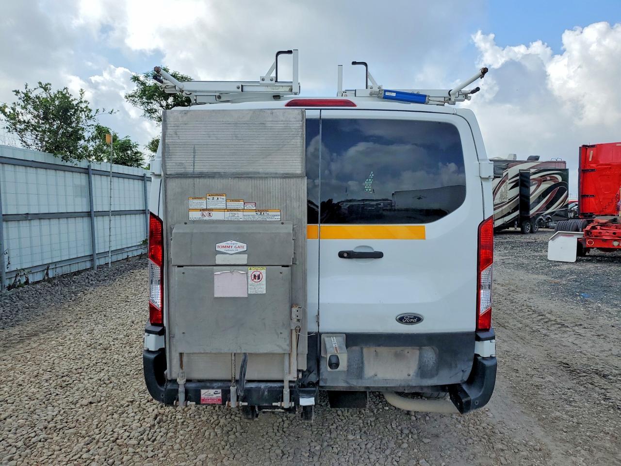2020 Ford Transit 150 Utility / Service Van - Фото 6