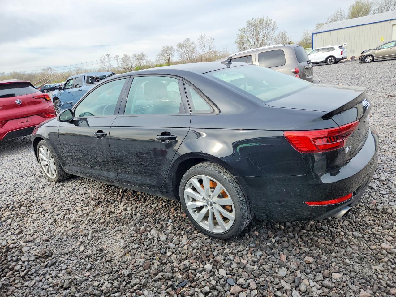 2017 Audi A4 Premium - Фото 2