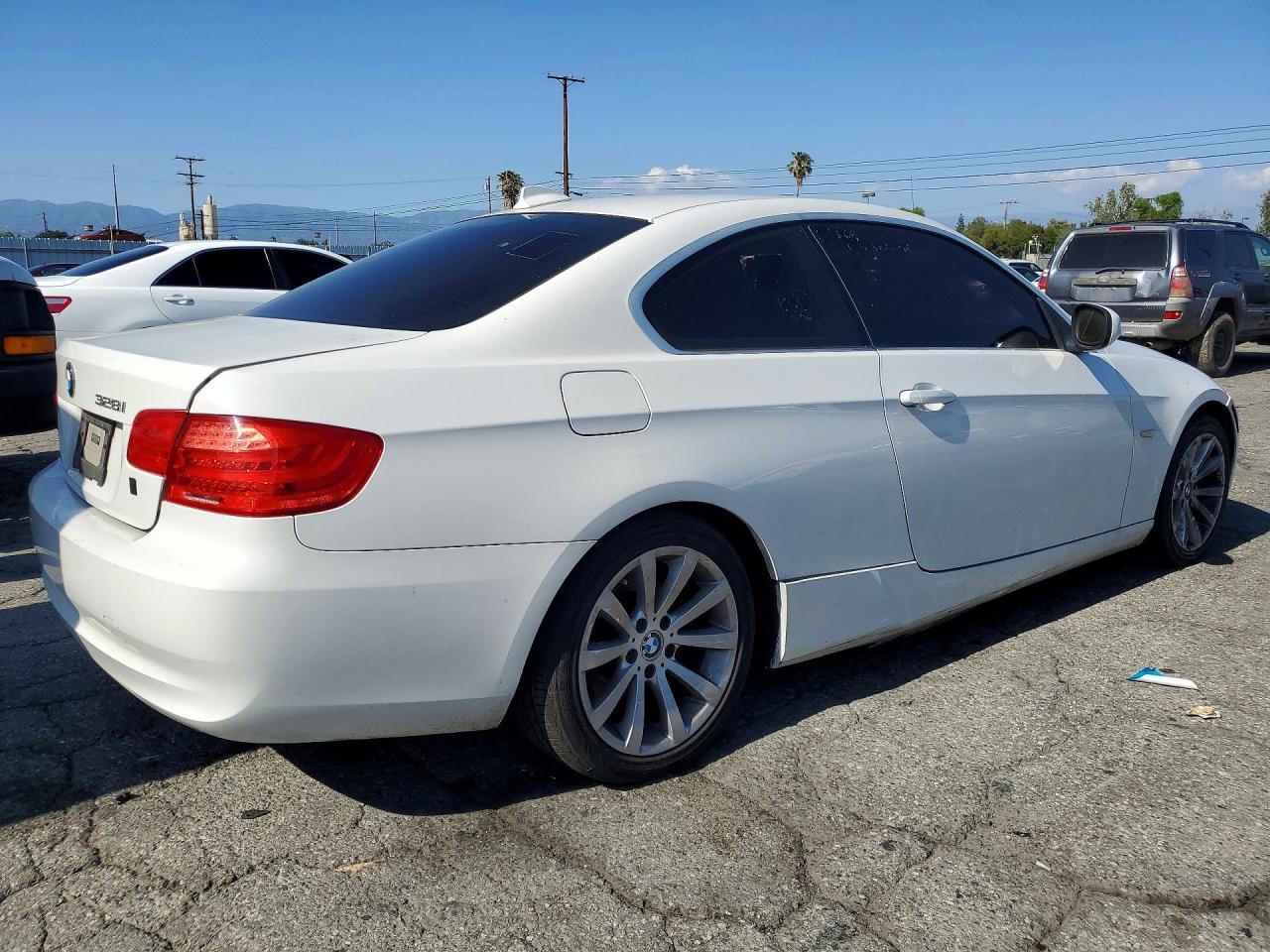 2013 BMW 328 I Sulev - Image 3