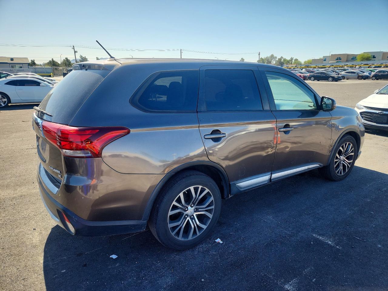 2016 Mitsubishi Outlander Se - Фото 3