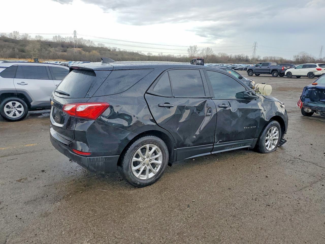 2021 Chevrolet Equinox Ls - Image 3