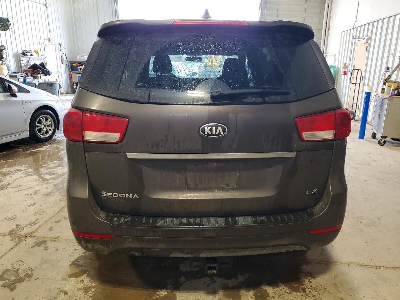 2016 Kia Sedona Lx - Image 6