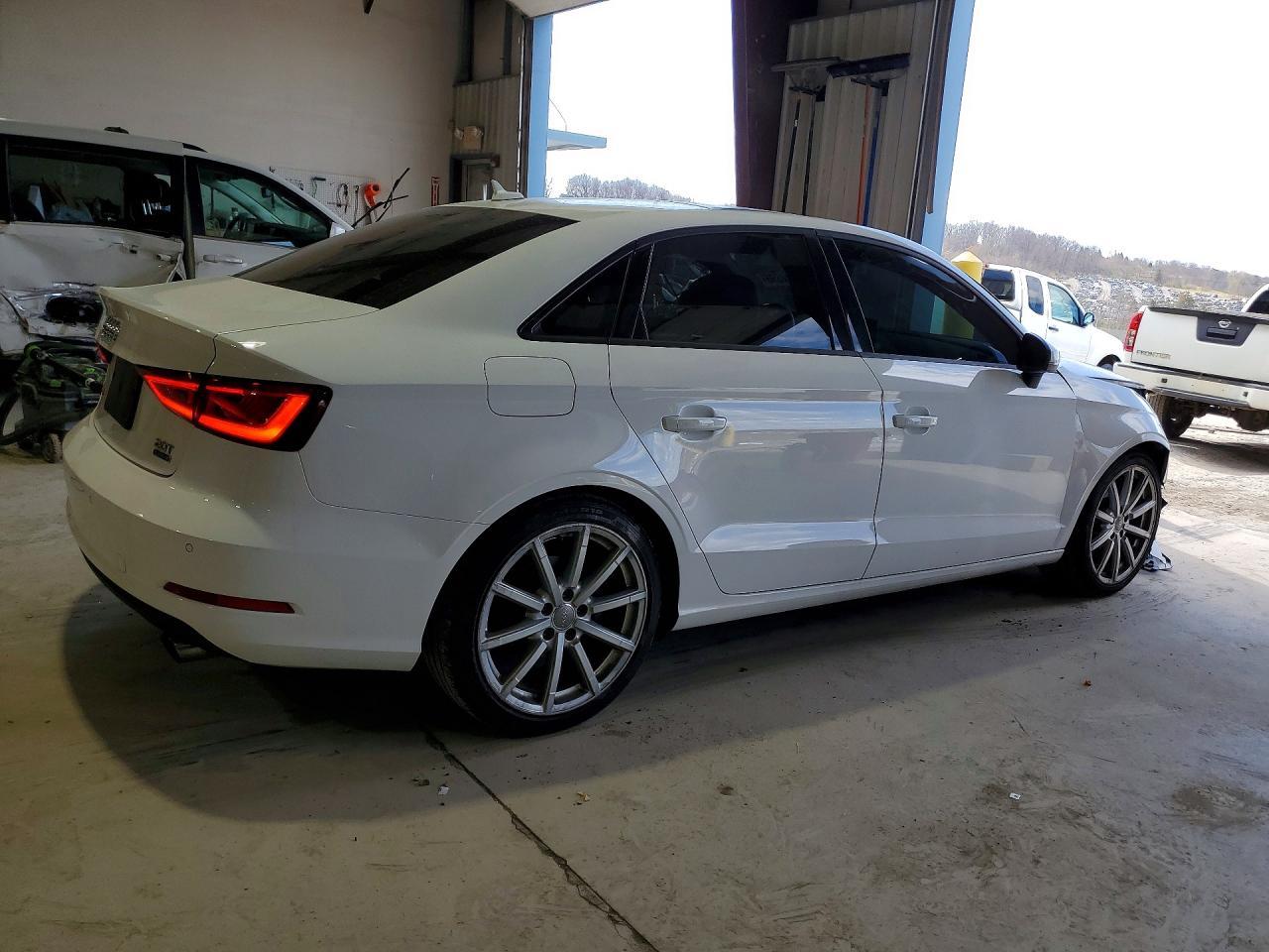 2016 Audi A3 Premium - Фото 3