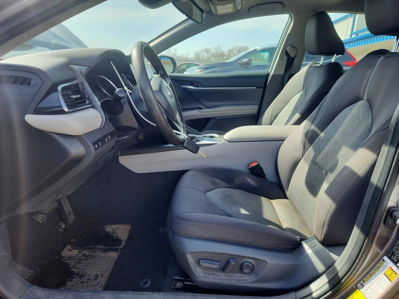 2021 Toyota Camry Le - Фото 7