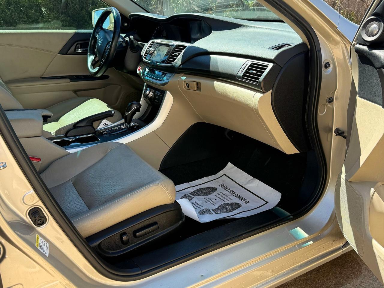 2015 Honda Accord Touring Hybrid - Image 5
