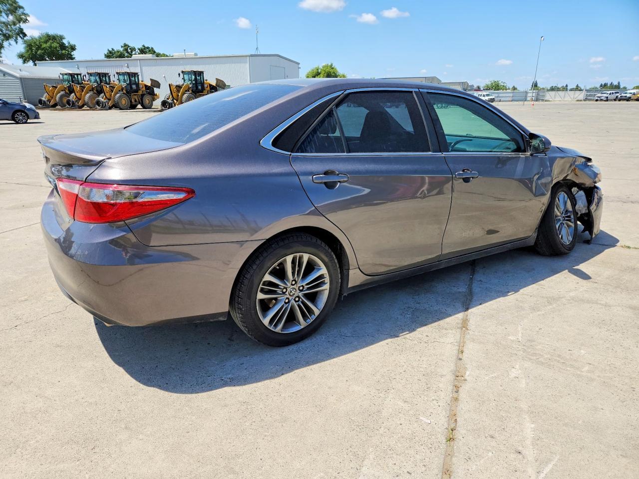 2016 Toyota Camry Se - Фото 3