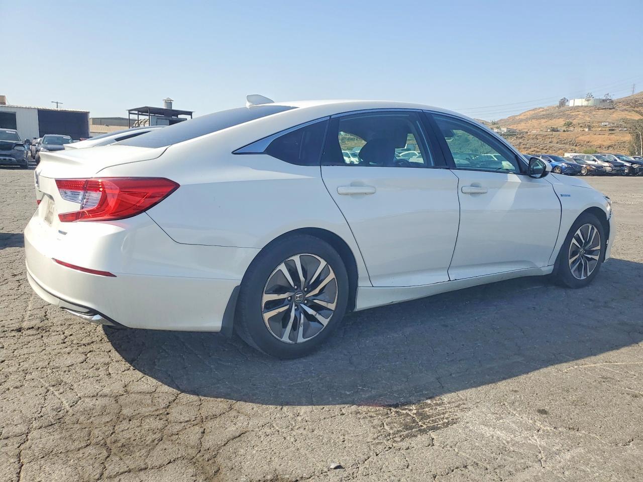 2018 Honda Accord Hybrid - Image 3