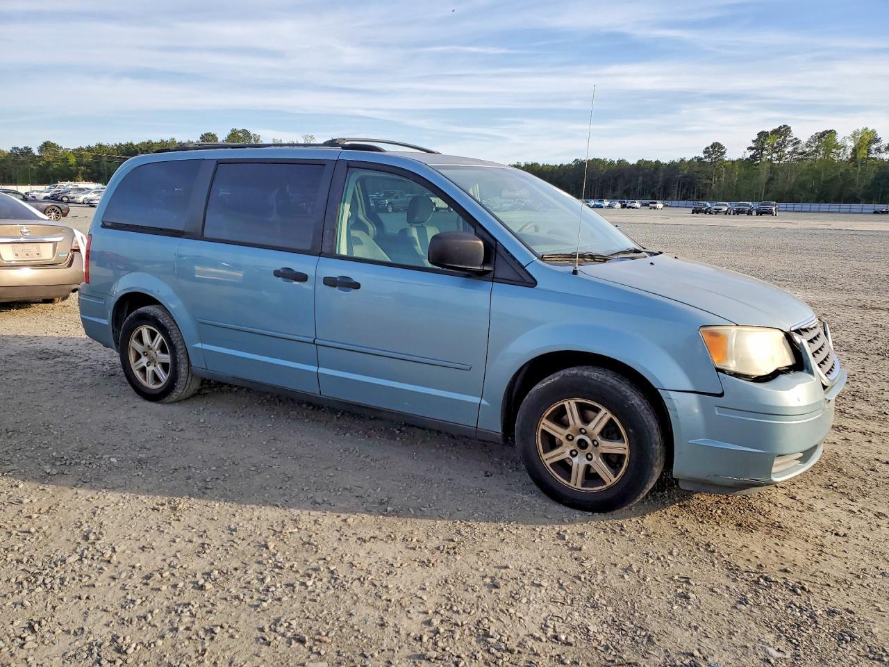 2008 Chrysler Town & Country Lx - Image 4