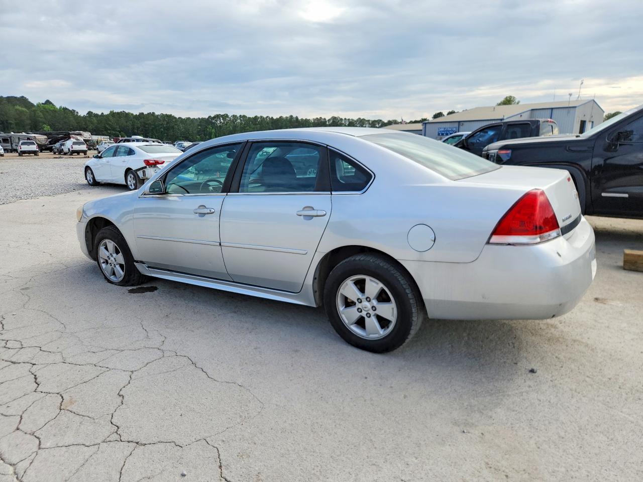 2011 Chevrolet Impala Ls - Фото 2