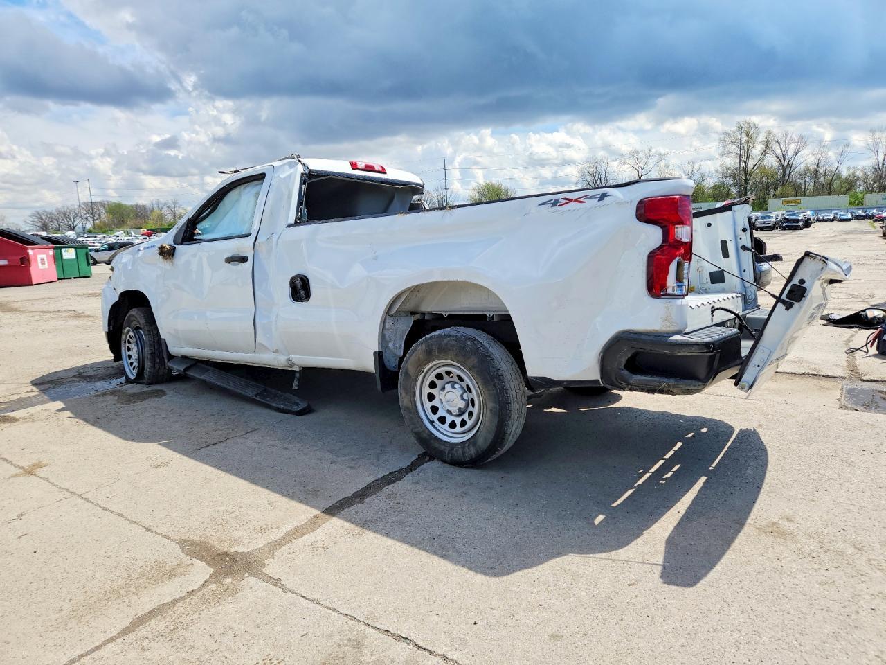 2020 Chevrolet Silverado - Фото 2
