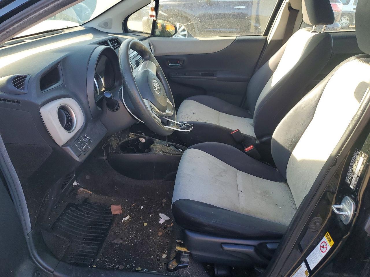 2013 Toyota Yaris 5-Door Le - Фото 7