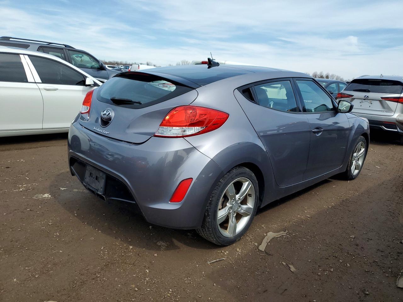 2014 Hyundai Veloster Base - Фото 3