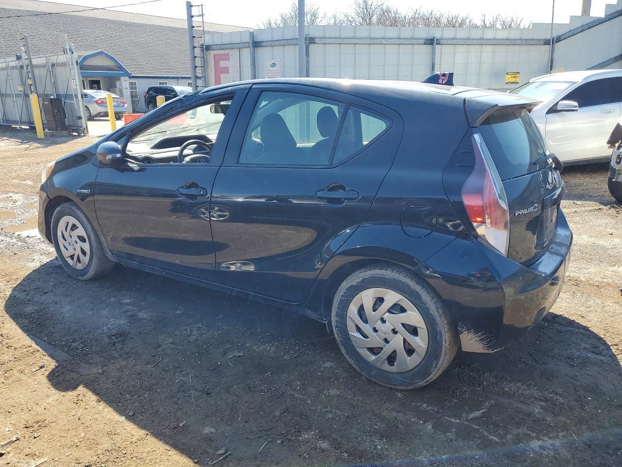 2016 Toyota Prius C Two - Фото 2