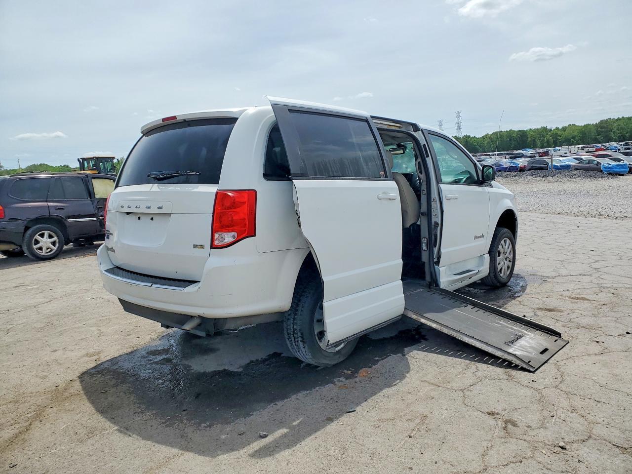 2018 Dodge Grand Caravan Se - Фото 3
