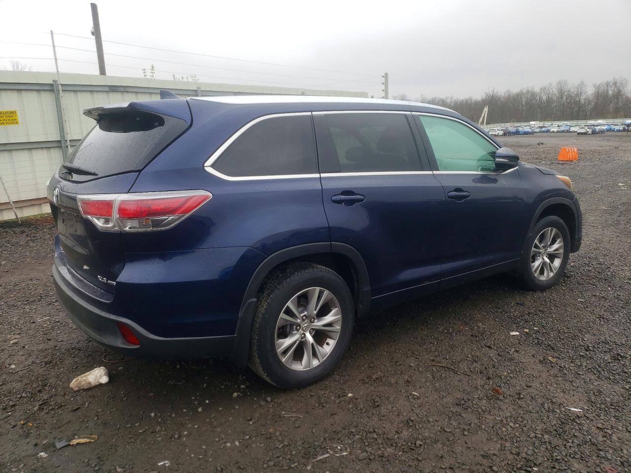 2015 Toyota Highlander Xle - Image 3