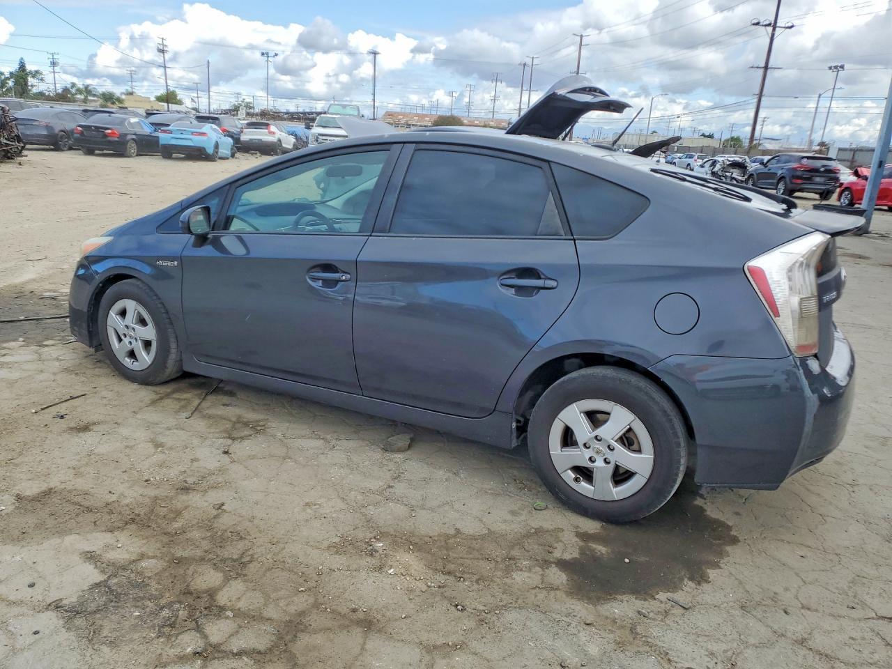 2010 Toyota Prius Iii - Фото 2