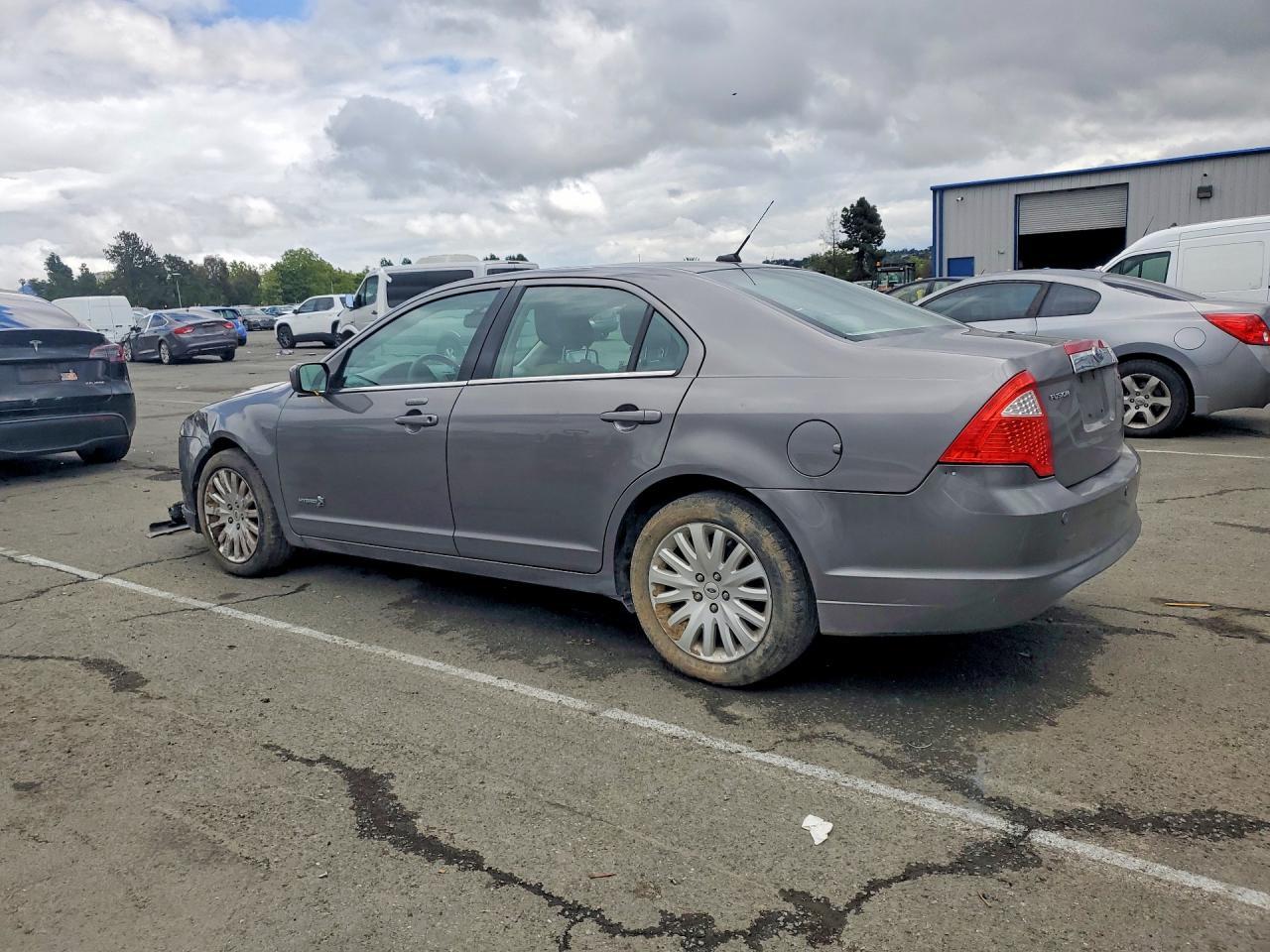 2010 Ford Fusion Hybrid - Image 2