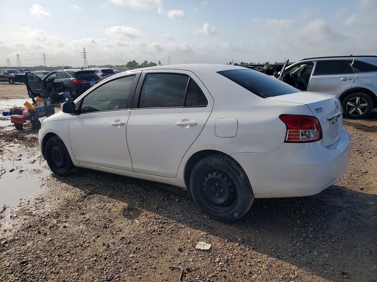 2009 Toyota Yaris Base - Фото 2