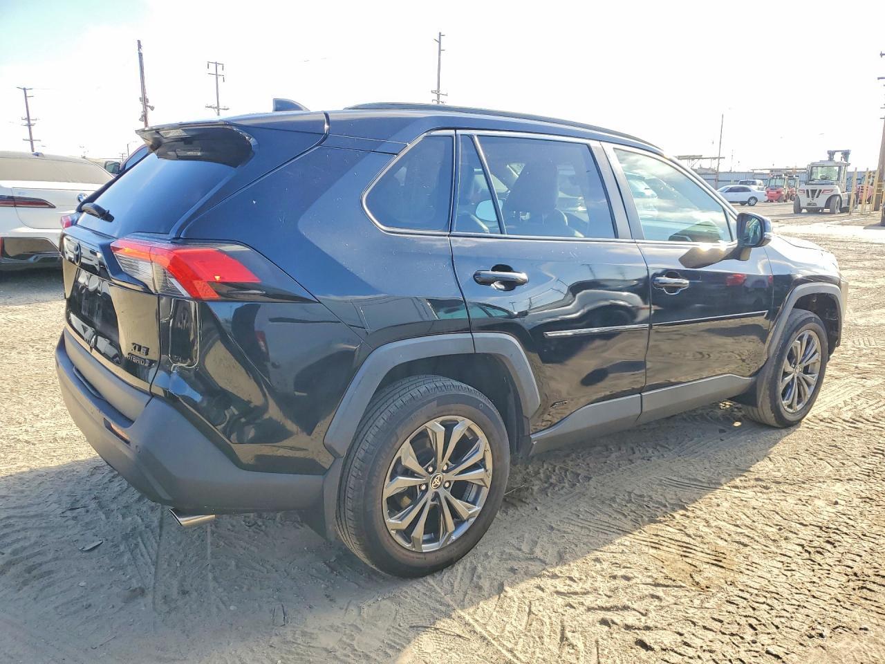 2022 Toyota Rav4 Xle Premium - Фото 3