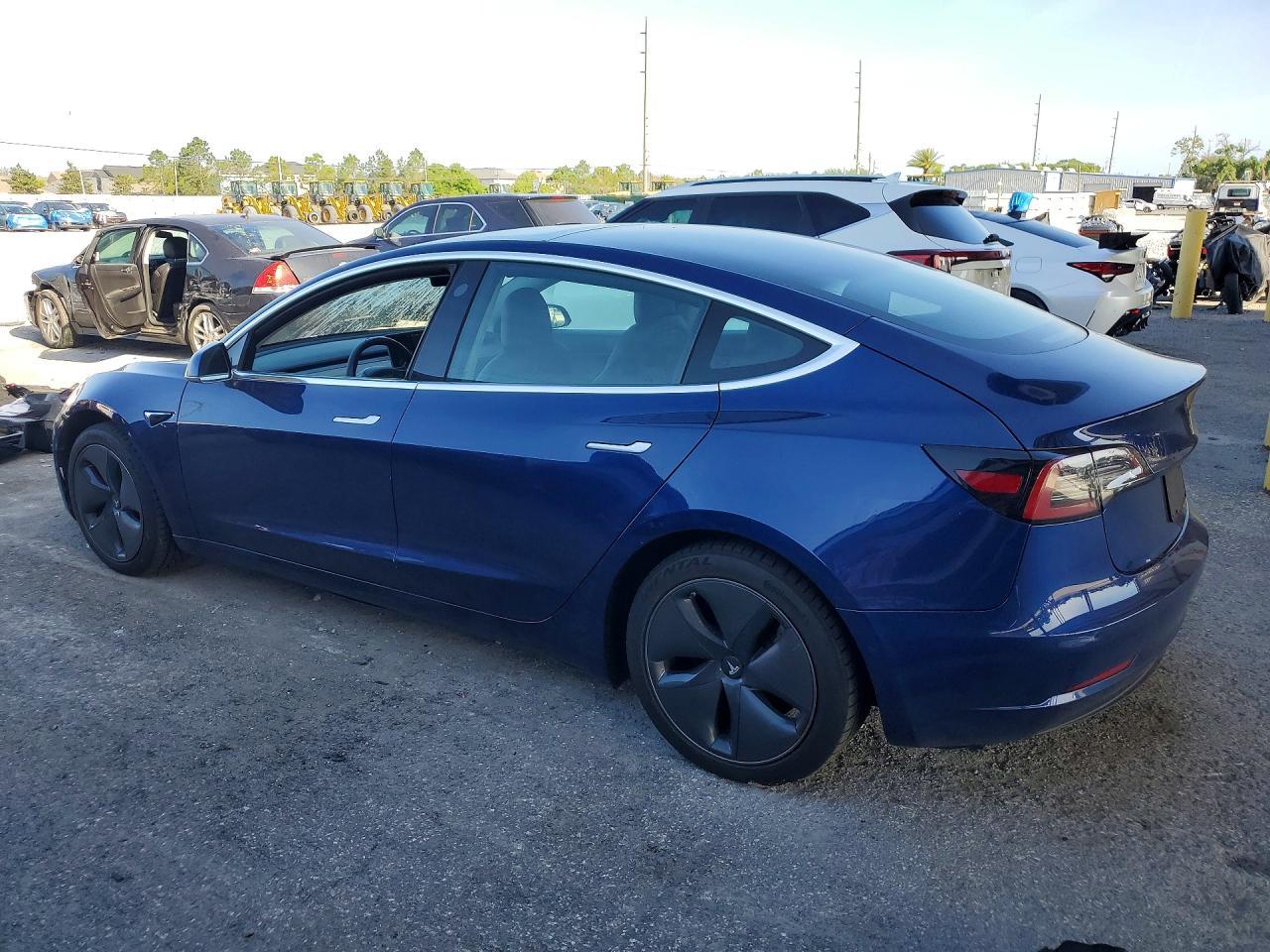 2020 Tesla Model 3 - Фото 2