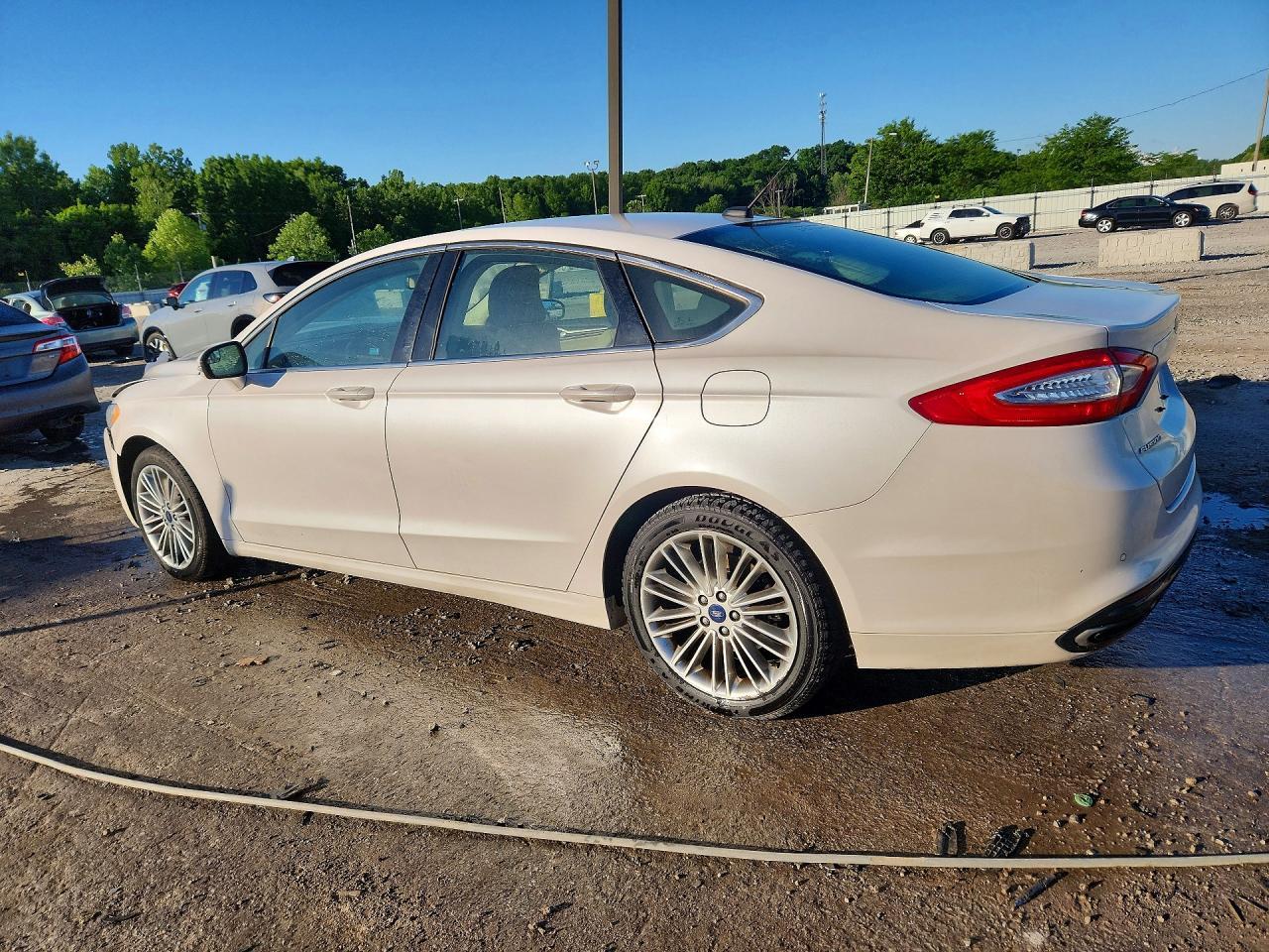 2016 Ford Fusion Se - Image 2