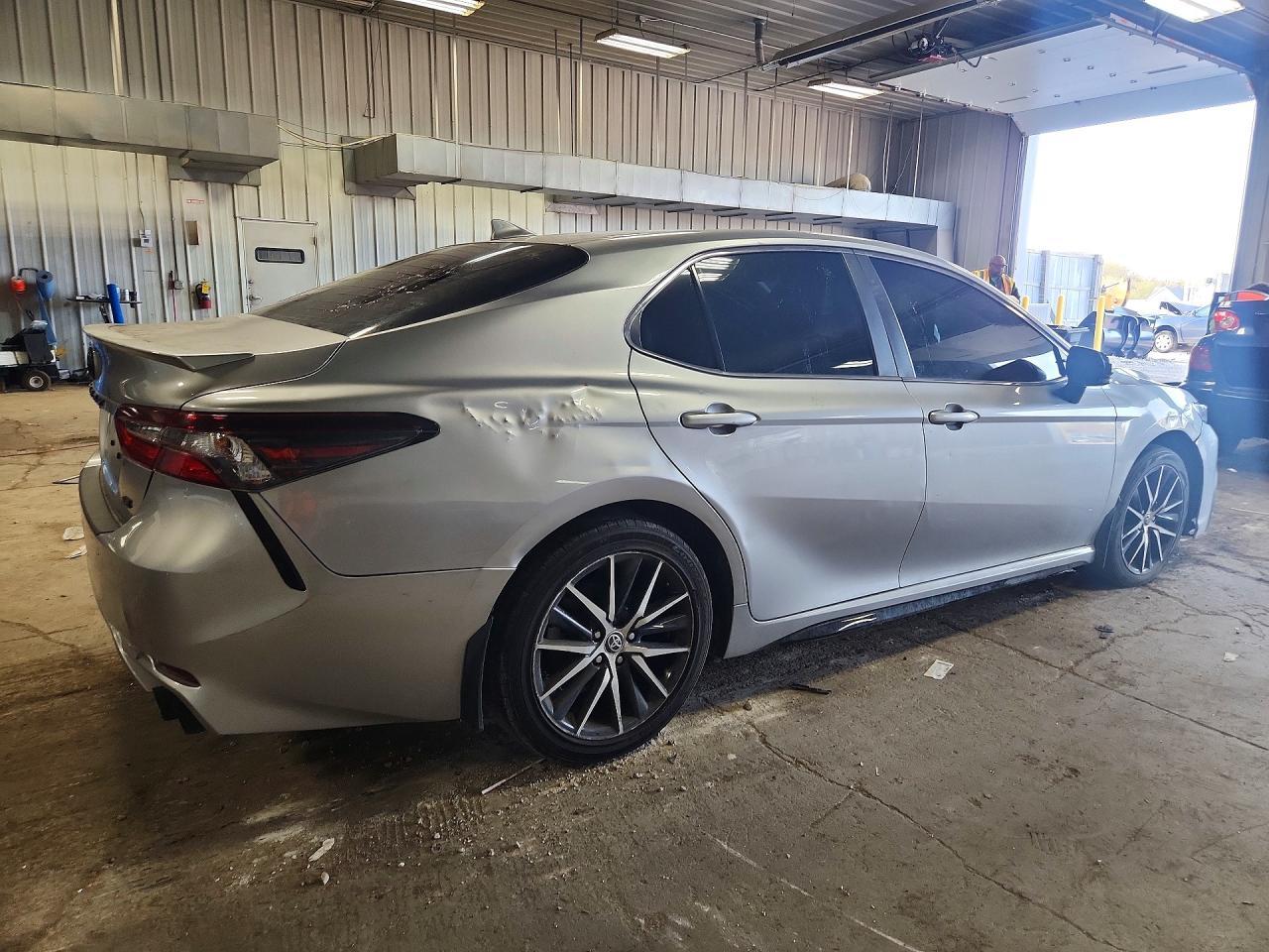 2023 Toyota Camry Se - Image 3