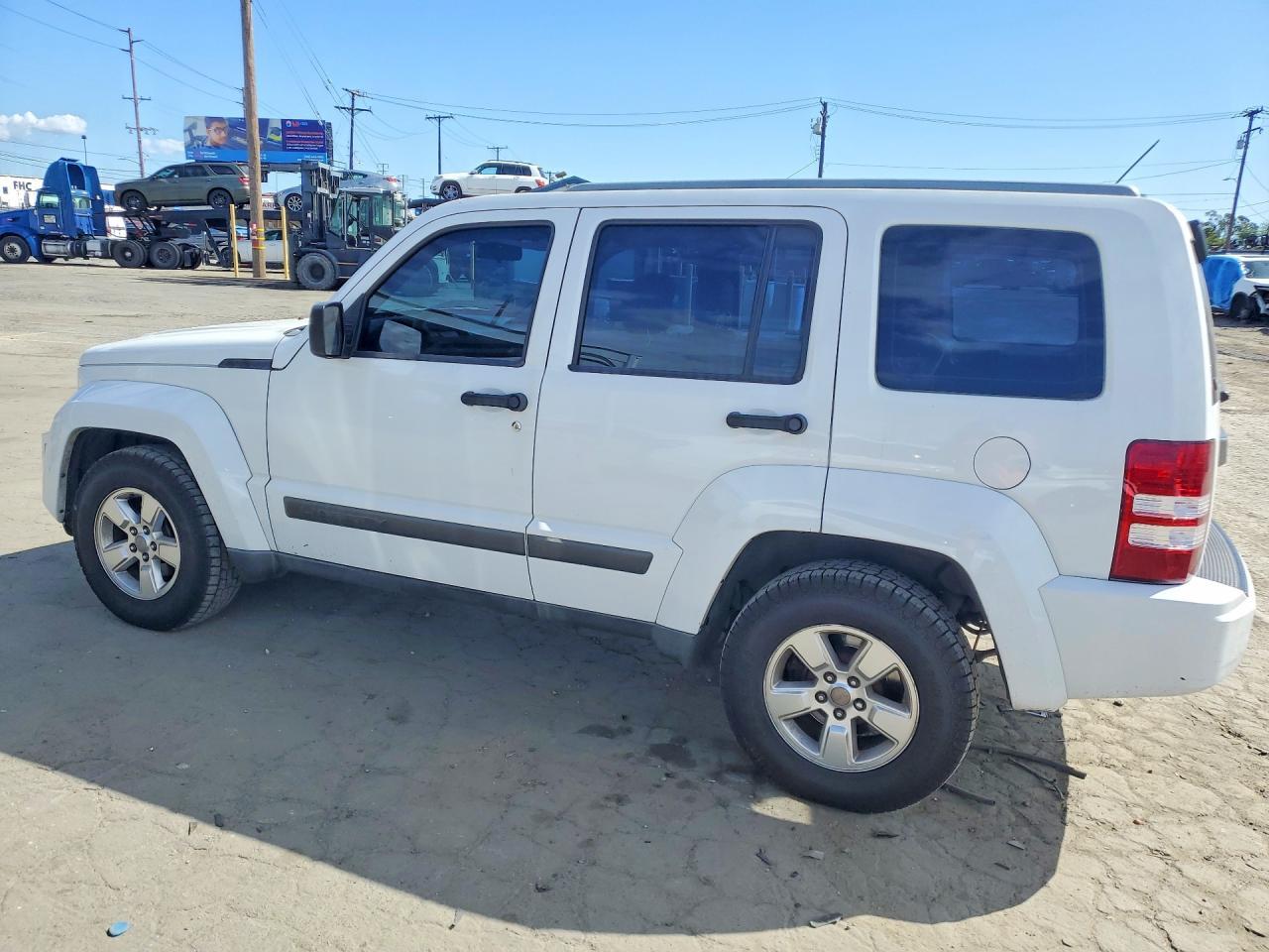 2012 Jeep Liberty - Image 2