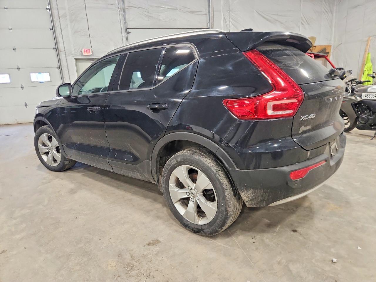 2020 Volvo Xc40 T5 Momentum - Фото 2