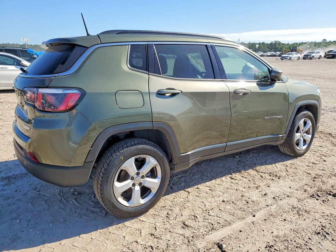 2018 Jeep Compass Latitude - Image 3