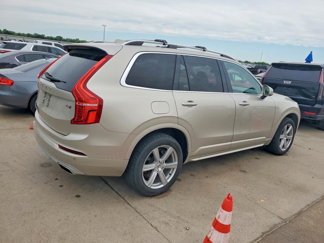 2016 Volvo Xc90 T8 - Image 3