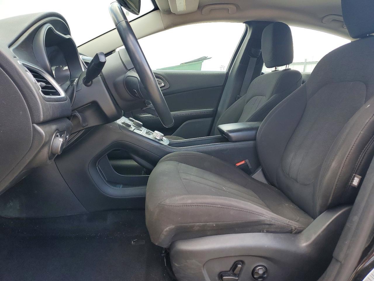 2015 Chrysler 200 Limited - Фото 7
