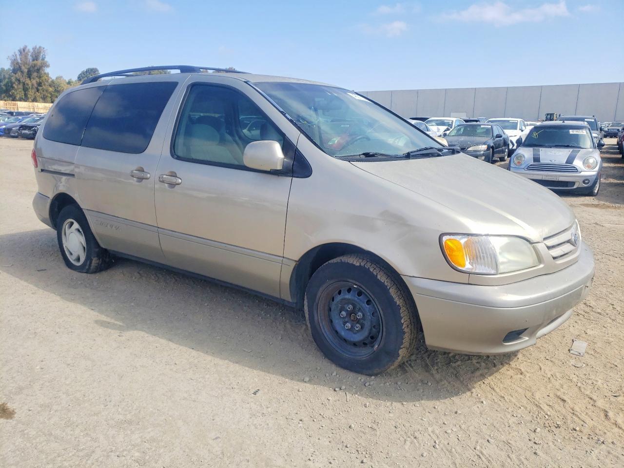 2002 Toyota Sienna - Image 4