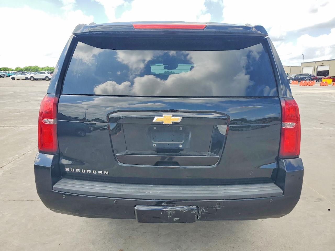 2019 Chevrolet Suburban C1500 Lt - Image 6