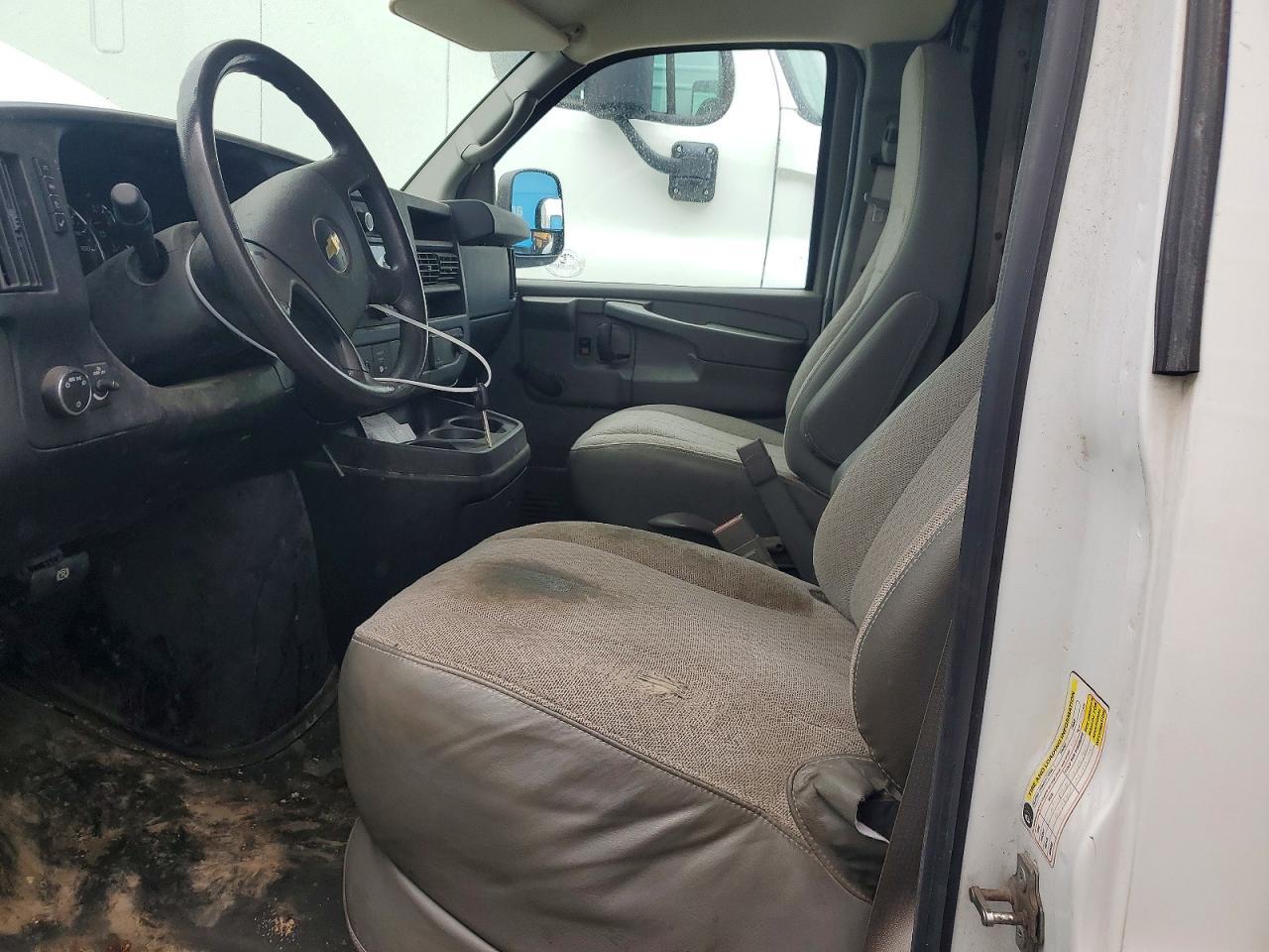 2015 Chevrolet Express G3 - Box Truck - Фото 7