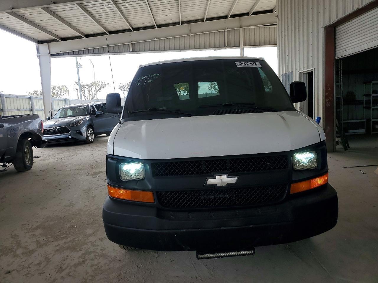 2010 Chevrolet Express G2500 - Image 5