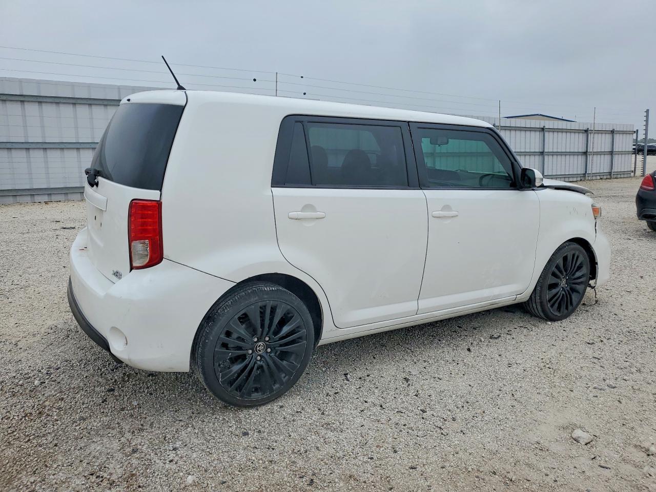 2015 Scion Xb Base - Image 3