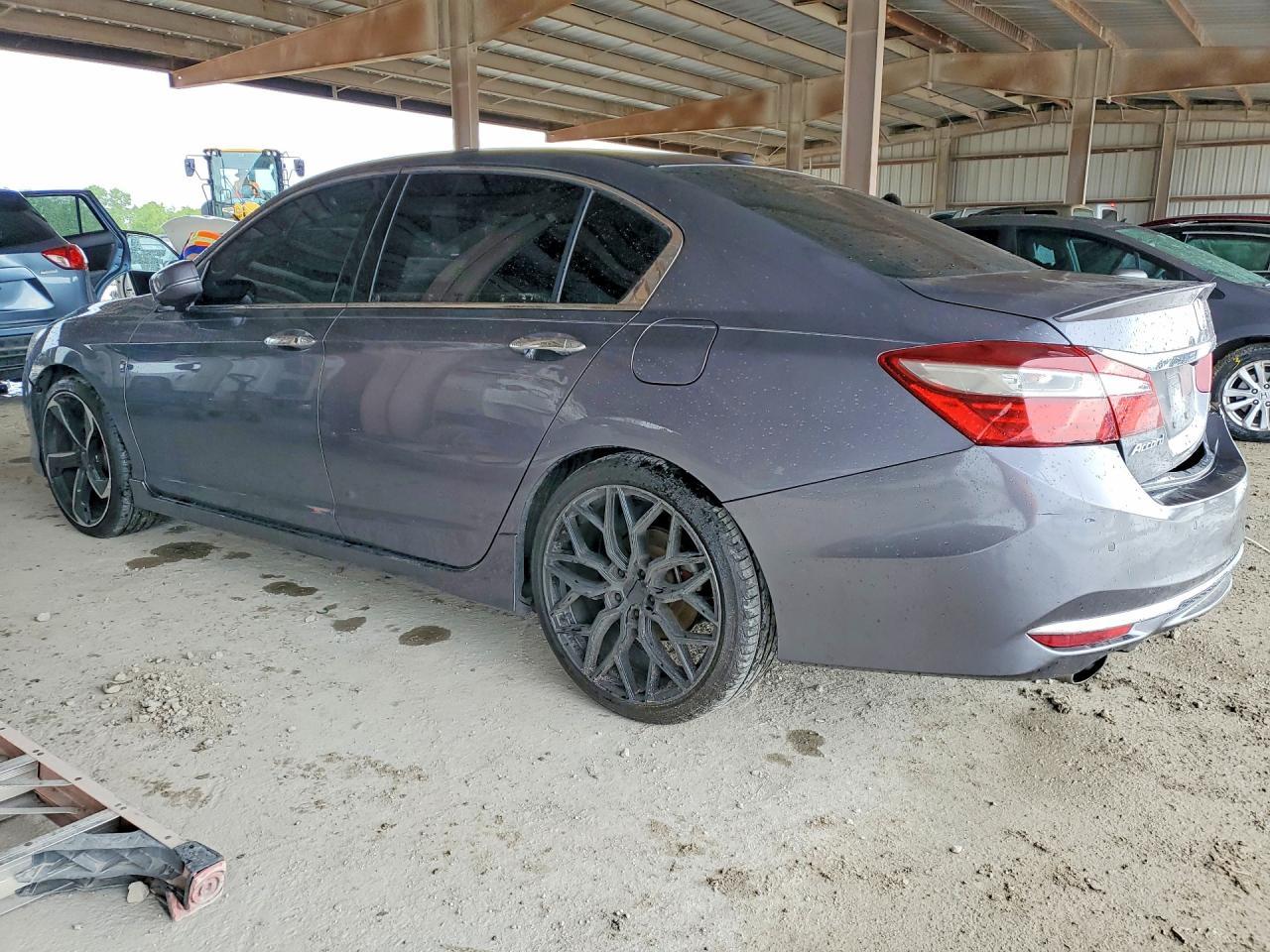 2016 Honda Accord Touring - Фото 2