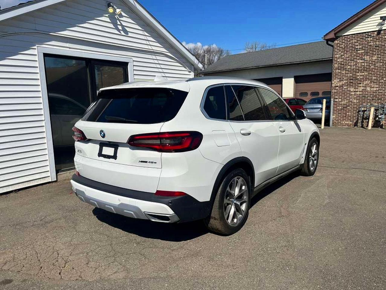 2022 BMW X5 xDrive45E - Image 3