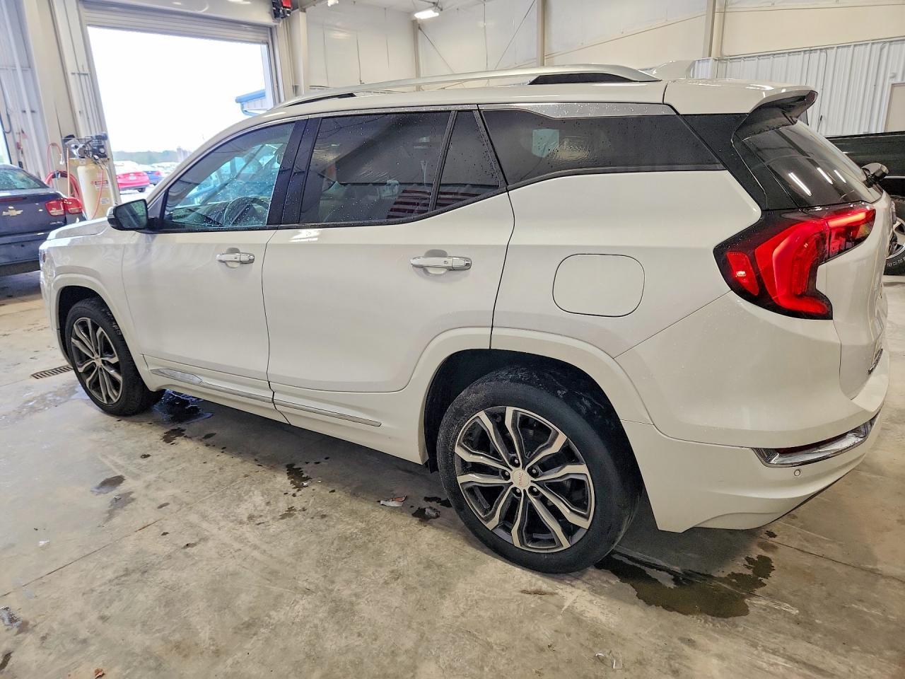 2021 GMC Terrain Denali - Фото 2