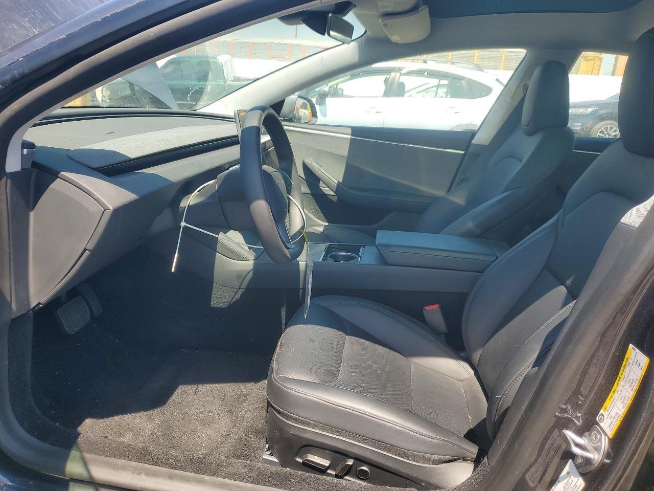 2025 Tesla Model 3 - Фото 7