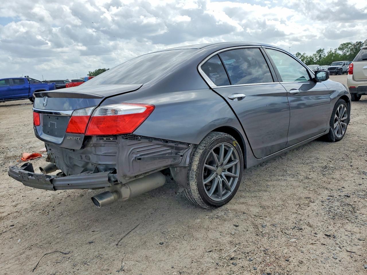 2015 Honda Accord Sport - Image 3